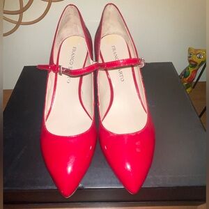 Size 9.5 Women* women* Red 3” heel. Perfect holiday color !🎄
